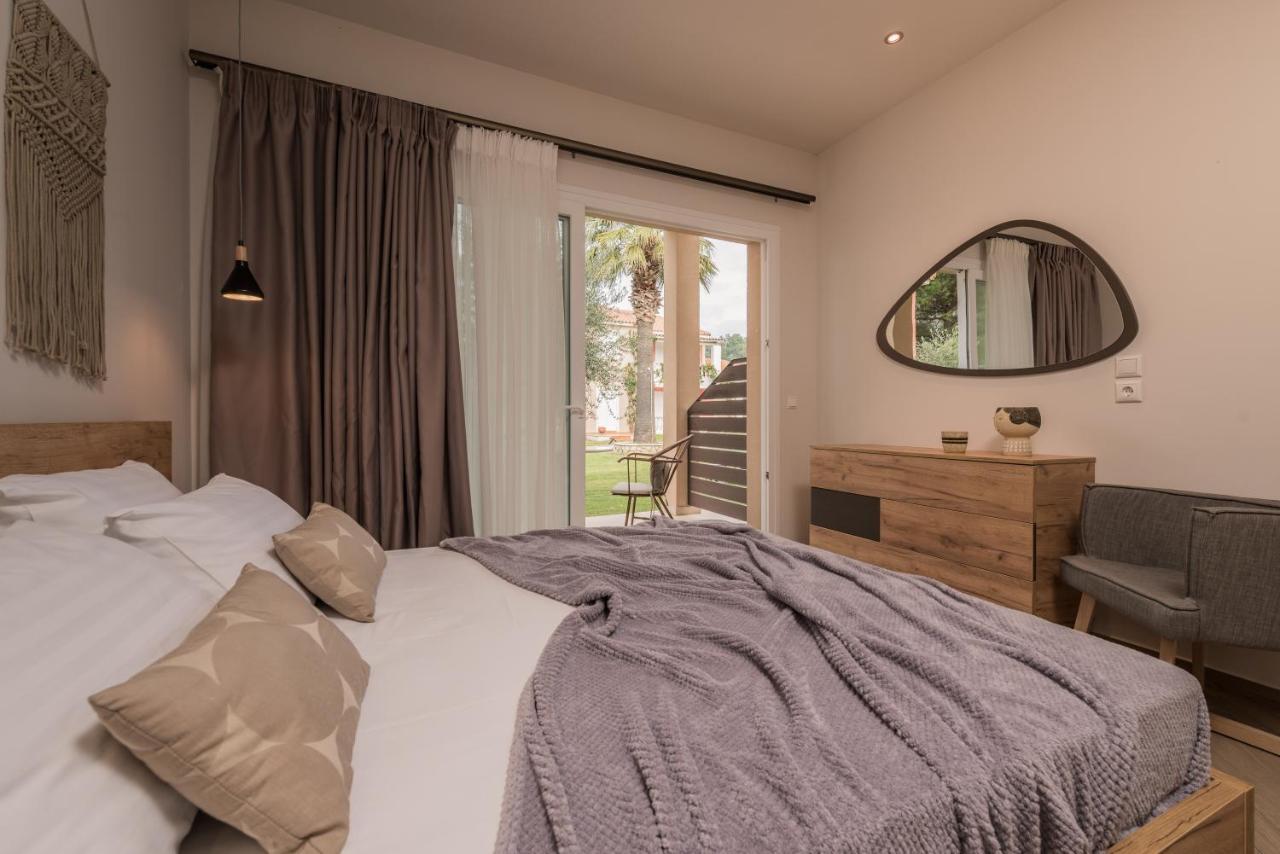 Aeolos Boutique Hotel & Suites กาลามากี ภายนอก รูปภาพ
